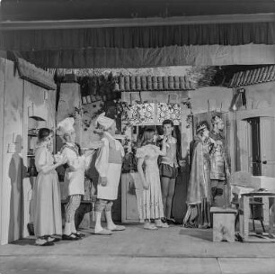 Sorbisches Volkstheater: "Dornröschen" : Bautzen. Deutsch-Sorbisches Volkstheater. Szene aus einem Theaterstück
