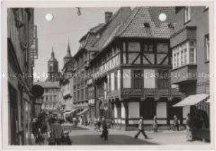 Göttingen, Barfüßerstraße und Türme der Kirche St. Johannis