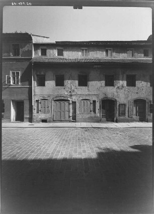 Pirna-Altstadt, Schuhgasse 14. Wohnhaus. Straßenfront (Teilansicht)