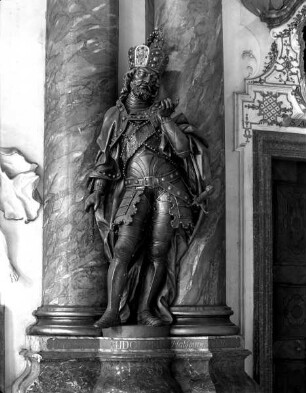 Statue