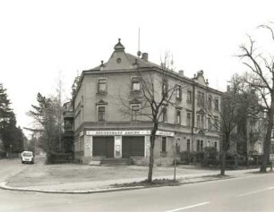 Dresden-Blasewitz, Altenberger Straße 1. Wohnhaus mit Gaststätte "Neugrunaer Casino" (1886/1900). Eckansicht mit Fassade Maystraße