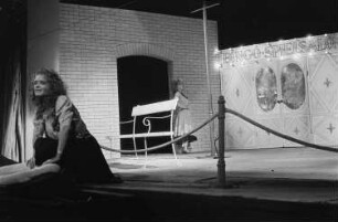 Szenenbilder aus dem Stück"Wir sind noch einmal davongekommen" von Thornton Wilder am Hebbel-Theater in Berlin
