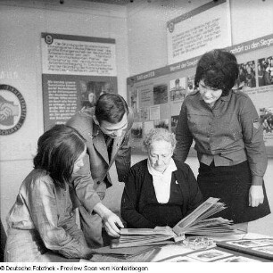 Grußadresse Stadtleitung; Stadtbezirksdelegierten-Konferenz; Eröffnung Parteilehrjahr 1971/1972