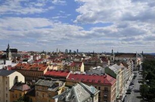 Stadtübersicht von Prag : Vom Turm des Neustädter Rathauses am Karlsplatz bietet sich ein guter Rundblick über die Altstadt von Prag. Aufgenommen 2008
