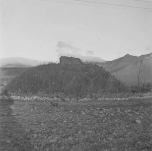 Hügelgrab : Blick auf ein Hügelgrab bei Borgarfjörður