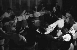 Bukarest: Rumänische Folkloretanzgruppe