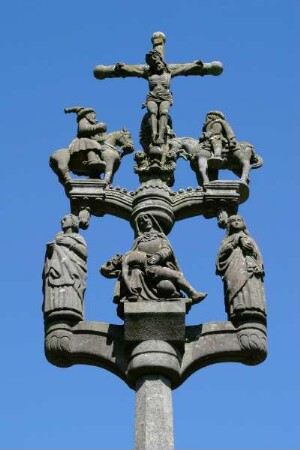 Frankreich. Bretagne. Finistere. Sainte Marie du Menez Hom. Calvaire vor der Kapelle