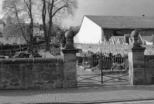 Friedhofsmauer (Friedhofsmauer); Burghaun, Oberste Straße