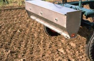 Fotografie: Gartenbautechnik-Freiland, Düngung, Geräteträger, Frontanbau