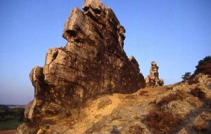 Steinformation "Teufelsmauer" : Die Steinformation "Teufelsmauer" steht bei Weddersleben im Vorharzgebiet, aufgenommen ca. 2004