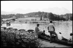 Schwarzsee: am Ufer des Schwarzsees [Ruderboote im Vordergrund]