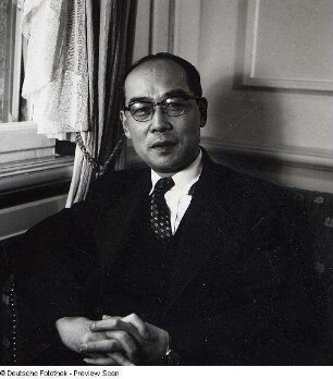 Portraitserie Hideki Yukawa : Porträt des japanischen Physikers und Nobelpreisträgers Hideki Yukawa