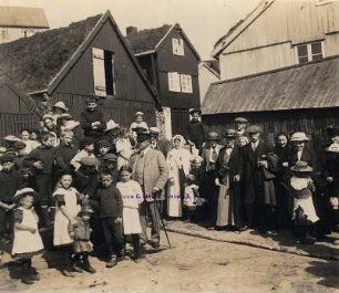 Thorshaven, Färöer Inseln/ Dänemark: Gruppenbildnis mit Kindern am Hafen