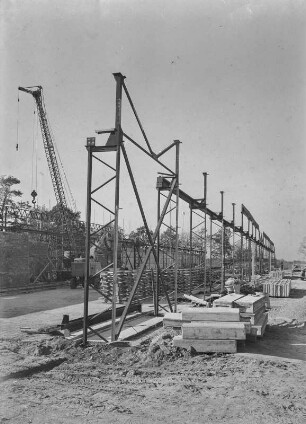 Gerüst auf der Baustelle der VEB "Fortschritt"