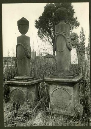 Grabsteine. 1. Ph. Crusius. 2. Louis Munzinger, 1857