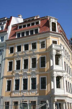 Dresden-Altstadt, Rampische Straße 1. Wohn- und Geschäftshaus. Teilansicht der Fassade mit Eckerker