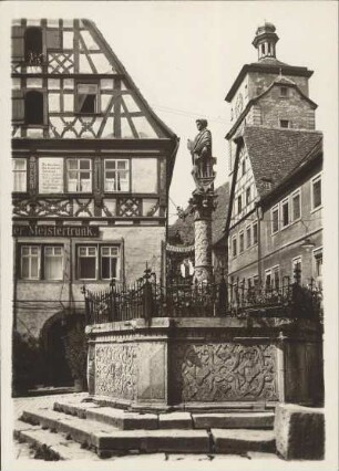 Rothenburg ob der Tauber. Seelbrunnen am Kapellenplatz