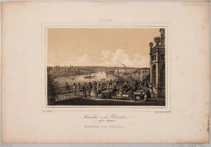 Blick von der Brühlschen Terrasse in Dresden neben dem Vierten Belvedere nach Osten über die Elbe mit Schiffen, im Vordergrund viele Menschen