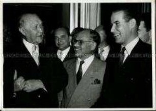 Gratulationen für Bundeskanzler Adenauer zur Wiederwahl