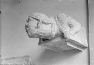 Zwei figurierte Bogenträger — Konsolfigur