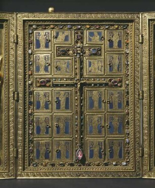 Kreuzreliquientriptychon — Flügelinnenseiten und Mitteltafel mit der Darstellung des Apostels Petrus, dem Bischof Lutwinus, Engeln, Aposteln und Heilige — Mitteltafel mit Patriarchenkreuz und zwanzig aufklappbaren Reliquienkammern, deren Verschlussdeckel figürliche Darstellungen von Engeln, Aposteln und Heiligen tragen