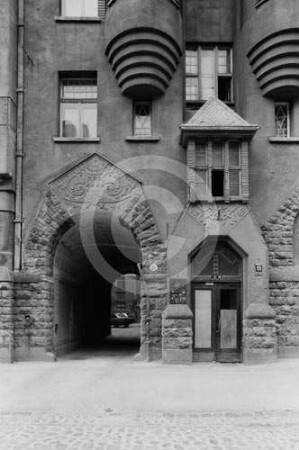 Portal des Mietshauses Alberta iela 11 (Albertstraße) in Riga