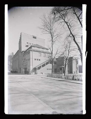 Stadttheater, Bruck/Mur: Ansicht von Westen (Negativ zu Inv. Nr. TBS 076,01)