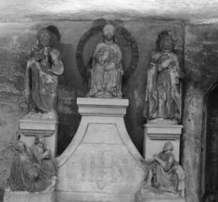 Altar mit Christus als Salvator, flankiert von Moses, Elia, Jakobus, Johannes und Petrus