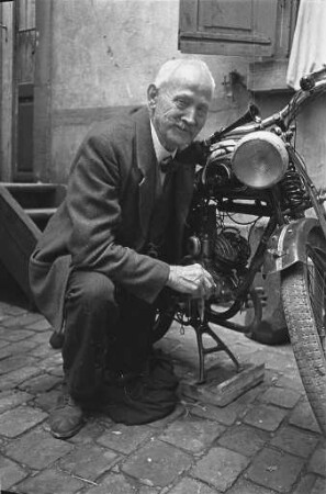 Karlsruhes ältester Motorradfahrer.