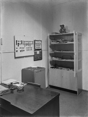 Singwitz. Blick auf einen Werkzeugschrank im Polytechnisches Raum