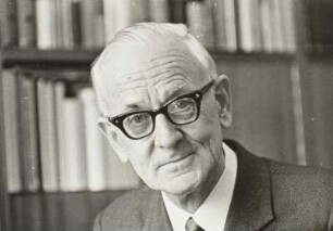 Porträt Karl Laux (1896-1978; Musikwissenschaftler, 1952-1963 Rektor der Hochschule für Musik "Carl Maria von Weber" in Dresden). Aufnahme 1966. Fotografie von Evelyn Richter