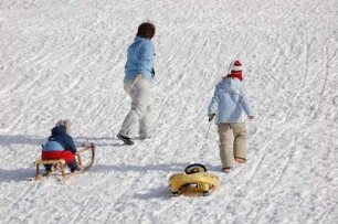 Kinder rodeln im Harz : Unterharzgebiet, Rodelhang im Kurort Friedrichsbrunn, aufgenommen 2006