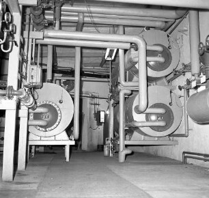 Roßwein. VEB Terra-Schuhfabrik. Einweihung der neuen Heizanlage. Heizkeller (Teilansicht) mit Heizungsanlage