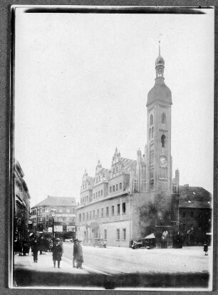 Guben, Rathaus : Guben (Gubin/Polen). Rathaus. Straßenansicht mit Turm und Haupteingang