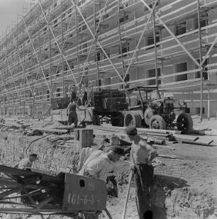 Dresden. Bauarbeiter beim Errichten eines Neubaublocks