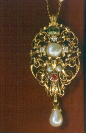 Schmuckanhänger : Schmuckanhänger. Gold, Perlen (vor 1962; T. Pietsch nach Entwurf von J. Eckert)