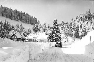 Muggenbrunn: Bundesstraße im Schnee bei Muggenbrunn
