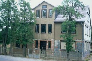 Haus mit Mittelrisalit