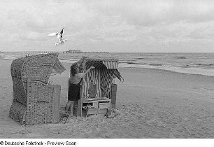 Strandaufnahmen aus Bansin : Berta Pisarek am Strand von Bansin