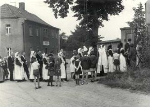 Hochzeit in Radibor : Gesellschaftliche Volkskultur - Sitten im Laufe des menschlichen Lebens - Hochzeit. Ort: Radwor / Radibor. Hochzeit.