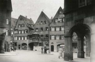 Stuttgart, Innenstadt : Stuttgart. Platz mit "Hans im Glück" Brunnen