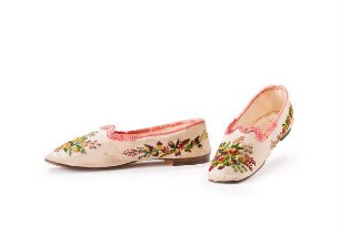 Damenslipper mit Blütenstickerei