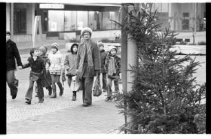 Kleinbildnegativ: Mehringplatz, 1976
