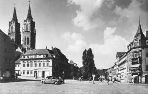 Oschatz. Altmarkt gegen St. Ägidien : Oschatz. Altmarkt. Blick nach Südwesten gegen Türme der Stadtkirche St. Ägidien