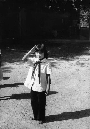 Vietnam 1978. Mädchen in Pionierkleidung in einem Waisenhaus in Ho-chi-Minh-Stadt (Saigon)