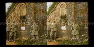 Soldaten am Schlußstein der Festung Montmedy