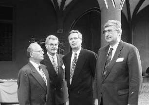 Freiburg im Breisgau: Wirtschaftsminister Dr. Dieter Spöri bei der IHK Freiburg [mit Rolf Böhme]