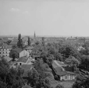 Dresden-Neustadt. Blick vom Wohnhaus Hospitalstraße 13 nach Ostnordost zur Martin-Luther-Kirche