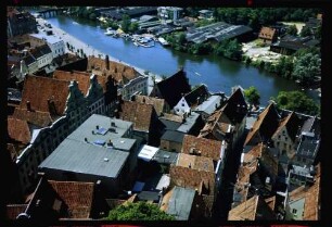 Lübeck: Altstadtdächer mit Große Petersgrube und Trave