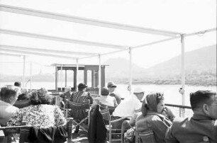 Wien, Österreich: Anfahrt nach Hainburg, Vorderdeck Schiffsdeck